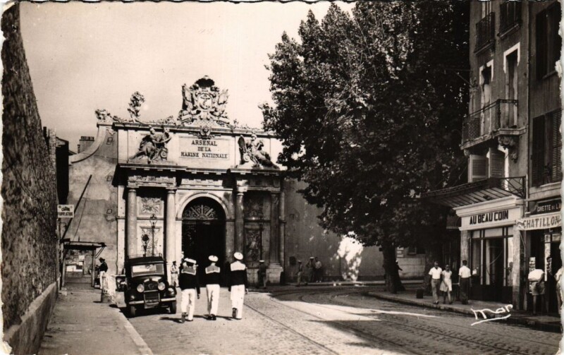 Carte postale ancienne Toulon-sur-Mer-La Porte de l'Arsenal à Toulon