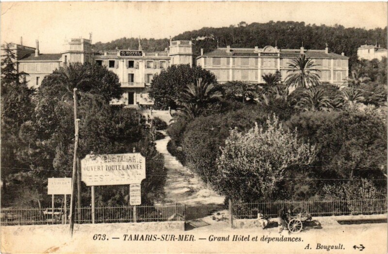 Carte postale ancienne Tamaris-sur-Mer-Grand Hotel et dépendances