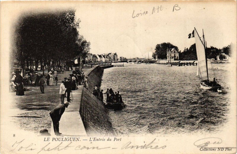 Carte postale ancienne Le Pouliguen - L'Entrée du Port au Pouliguen
