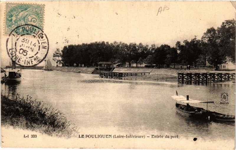 Carte postale ancienne Le Pouliguen - Entrée du port au Pouliguen