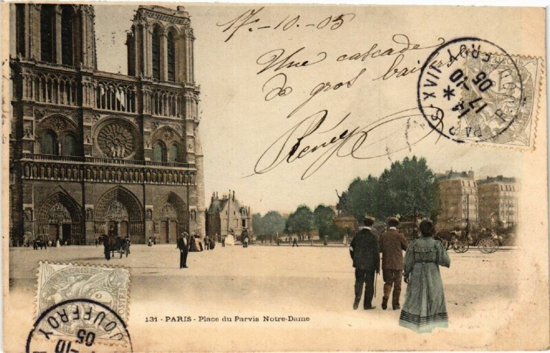 Carte postale ancienne Paris 4e Place du Parvis Notre Dame à Paris 4e