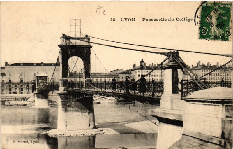 Carte postale ancienne Lyon Passerelle du College
