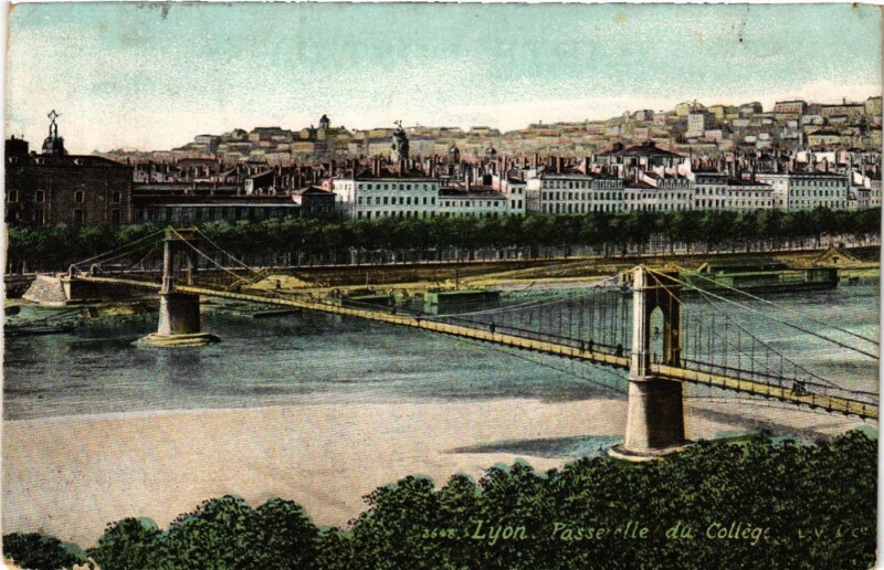 Carte postale ancienne Lyon Passerelle du College