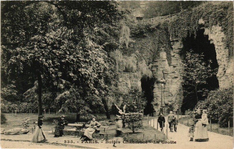 Carte postale ancienne Buttes Chaumont - La Grotte à Paris 19e