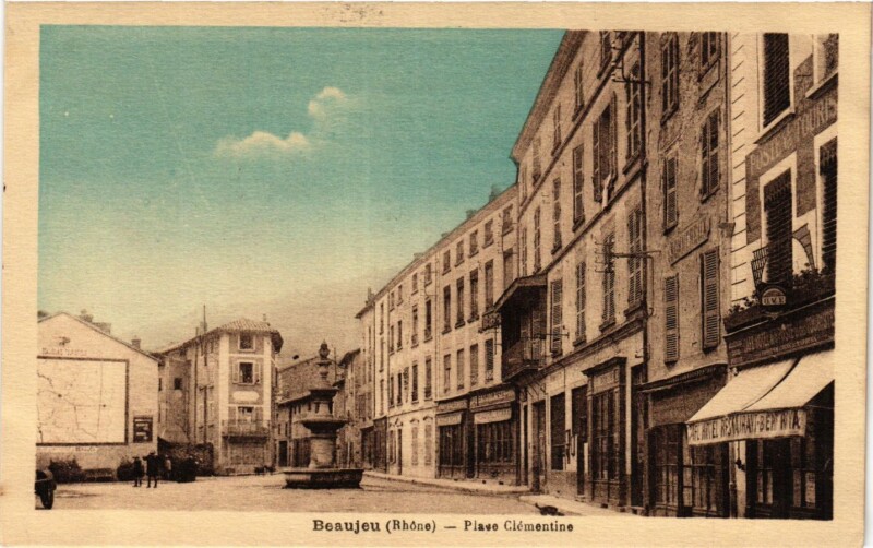 Carte postale ancienne Beaujeu - Place Clementine à Beaujeu