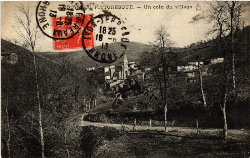 Carte postale ancienne Courzieu Un coin du village à Courzieu