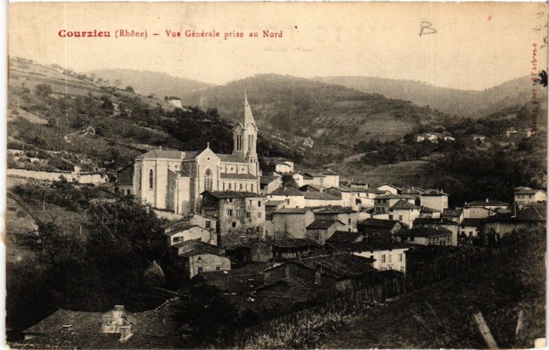 Carte postale ancienne Courzieu Vue générale prise au Nord à Courzieu