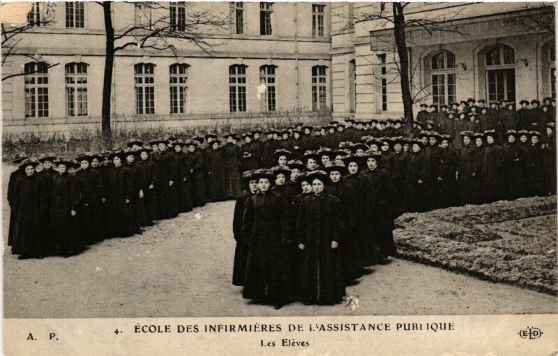 Carte postale ancienne Ecole des Infirmières de l'Assistance Publique - Les Elèves à Paris 13e
