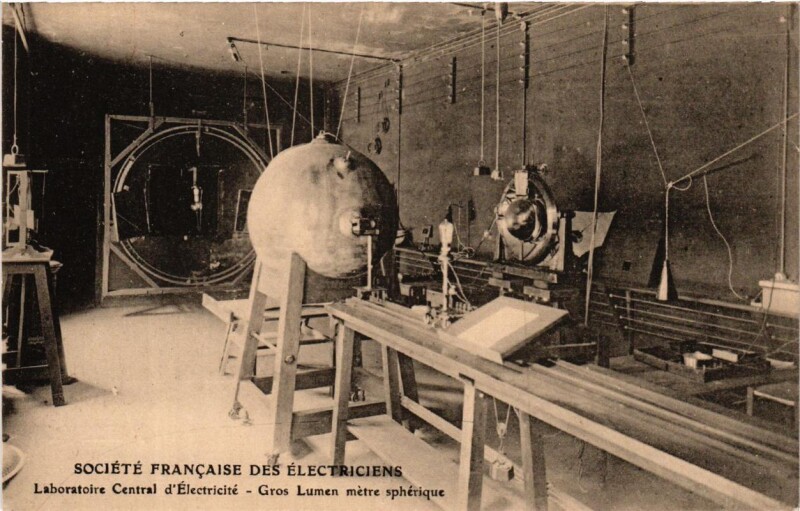 Carte postale ancienne Société Française des Electriciens - Laboratoire Central d'Electricité - Gros Lumen mètre sphérique à Paris 15e