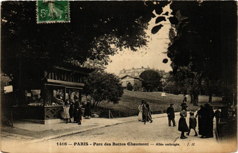 Carte postale ancienne Parc des Buttes-Chaumont - Allée ombragée à Paris 19e