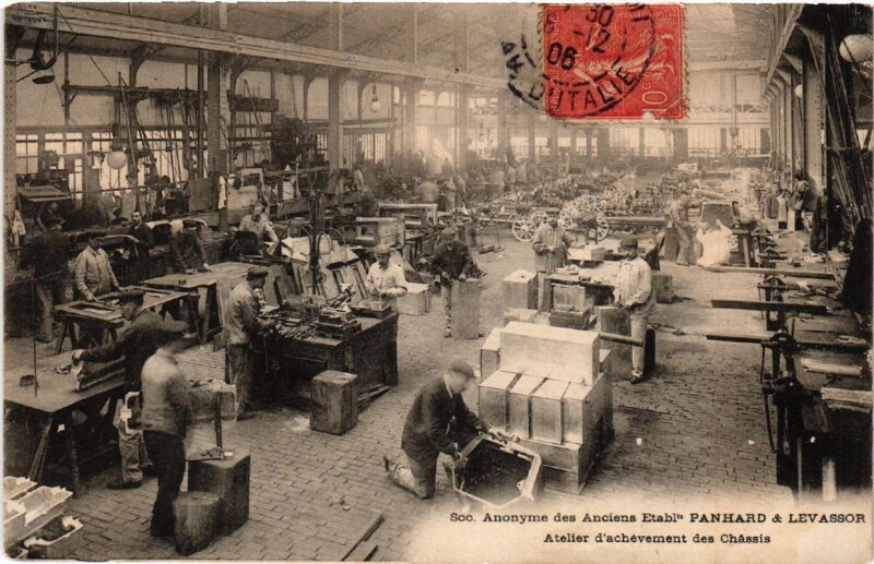 Carte postale ancienne Société Anonyme des Anciens Etablissements Panhard & Levassor - Atelier d'achèvement des Châssis à Paris 13e