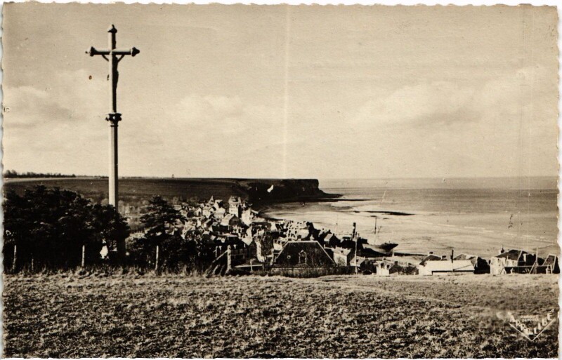 Carte postale ancienne Arromanches-les-Bains Vue Generale - Le Calvaire à Arromanches-les-Bains