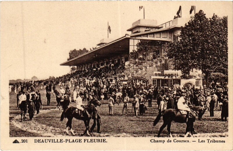 Carte postale ancienne Deauville Champ de Courses - Les Tribunes à Deauville