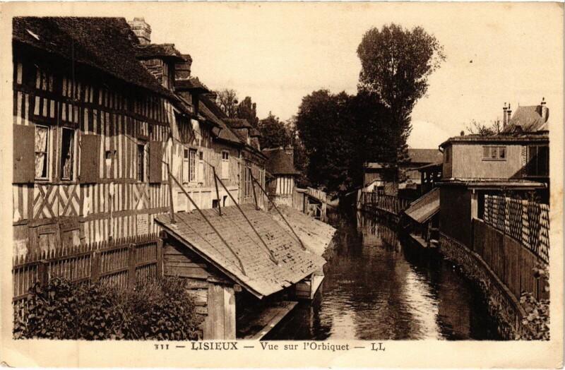 Carte postale ancienne Lisieux Vue sur l'Orbiquet à Lisieux