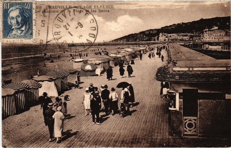 Carte postale ancienne Deauville Vue Generale de la Plage et les Bains à Deauville