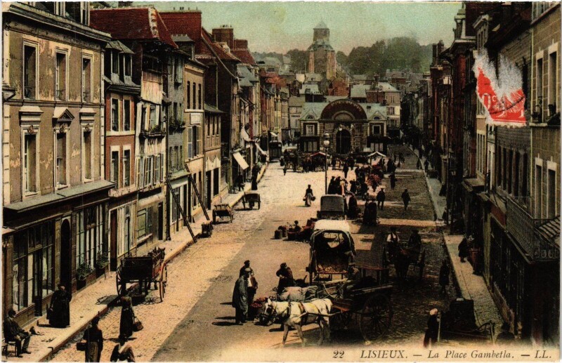Carte postale ancienne Lisieux La Place Gambetta à Lisieux