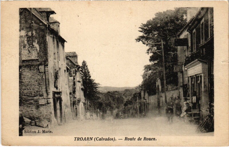 Carte postale ancienne Troarn Route de Rouen