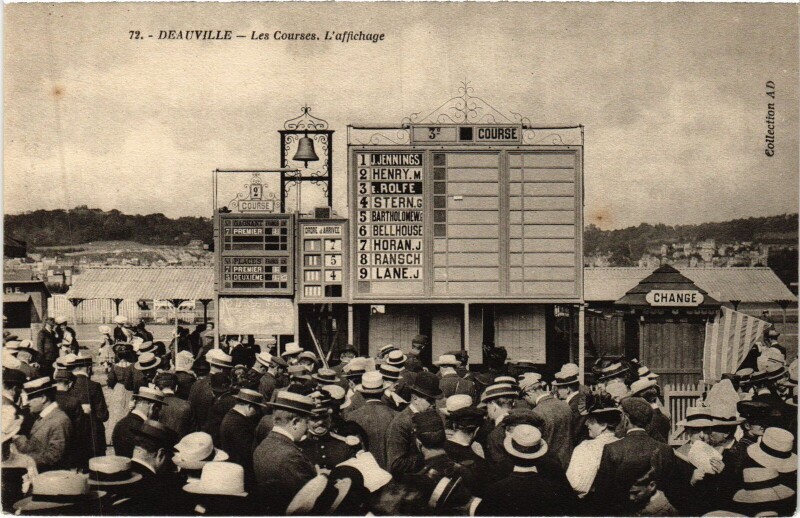 Carte postale ancienne Deauville Les Courses - L'Affichage à Deauville