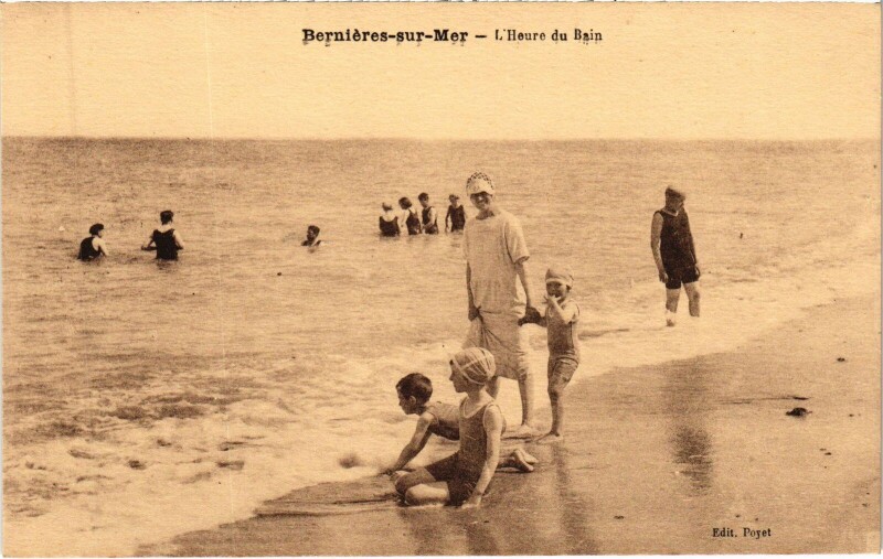 Carte postale ancienne Bernieres-sur-Mer L'Heure du Bain