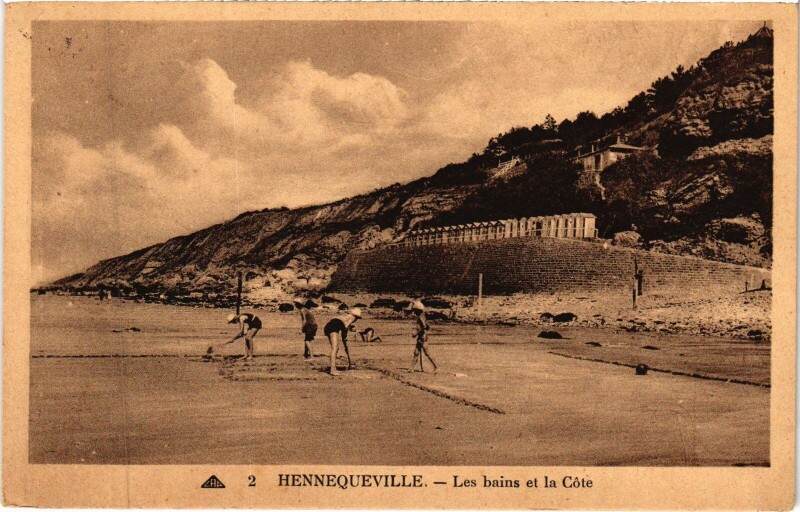 Carte postale ancienne Hennequeville Les Bains et la Cote