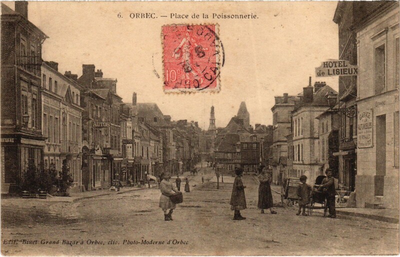 Carte postale ancienne Orbec Place de la Poissonnerie à Orbec