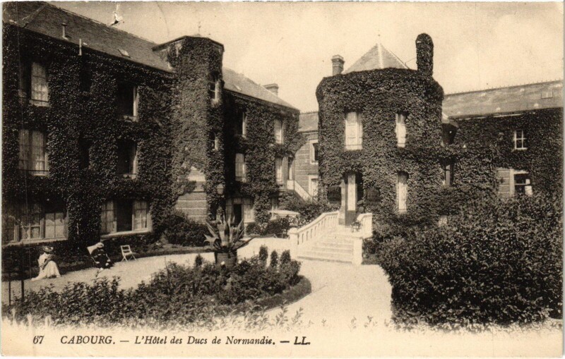 Carte postale ancienne Cabourg L'Hotel des Ducs de Normandie à Cabourg