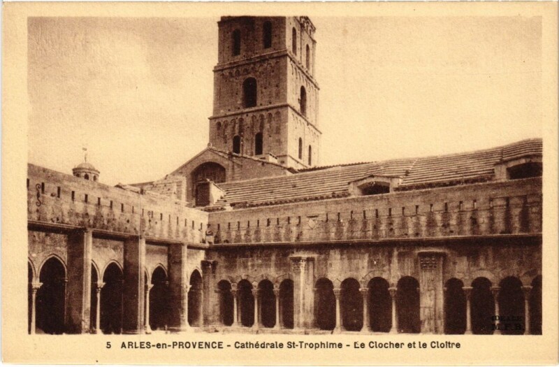 Carte postale ancienne Arles Cathedrale Saint-Trophime - Le Clocher et le Cloitre à Arles