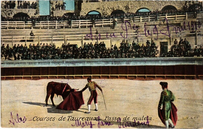Carte postale ancienne Arles Courses de Taureaux - Passe de Muleta à Arles
