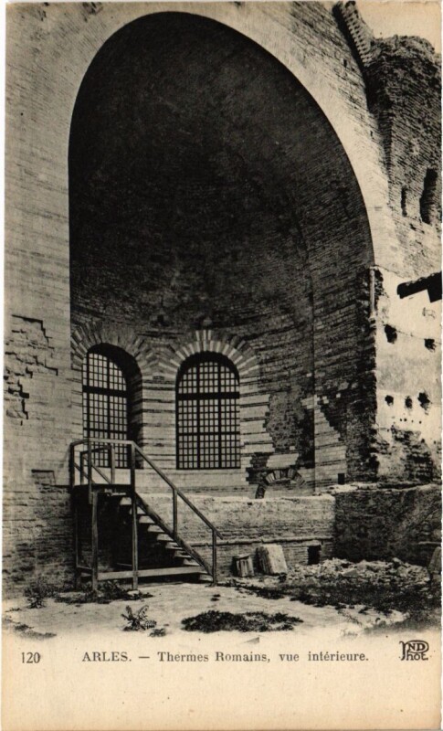 Carte postale ancienne Arles Thermes Romains - Vue Interieure à Arles