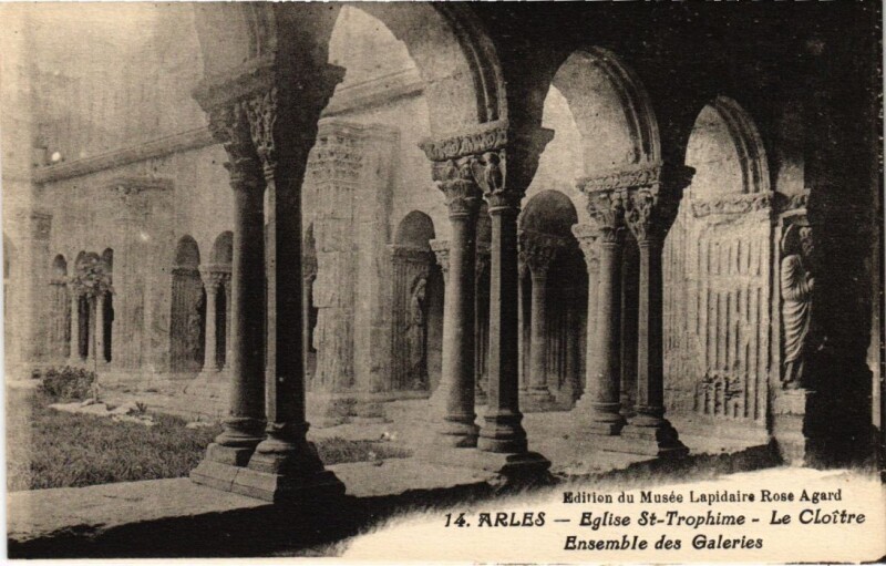 Carte postale ancienne Arles Eglise Saint-Trophime - Le Cloitre - Ensemble des Galeries à Arles