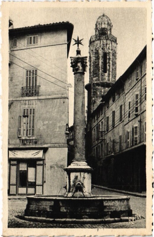 Carte postale ancienne Aix-en-Provence Fontaine des Augustins à Aix-en-Provence