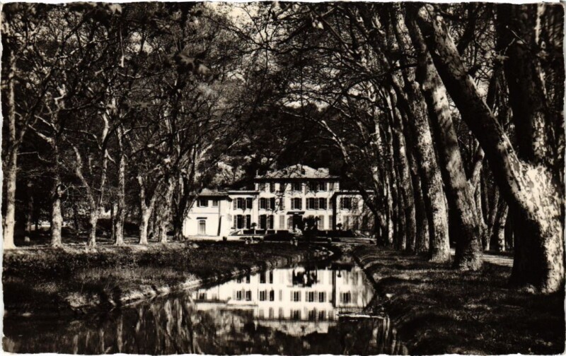 Carte postale ancienne Aix-en-Provence Environs - Chateau du Tholonet à Aix-en-Provence