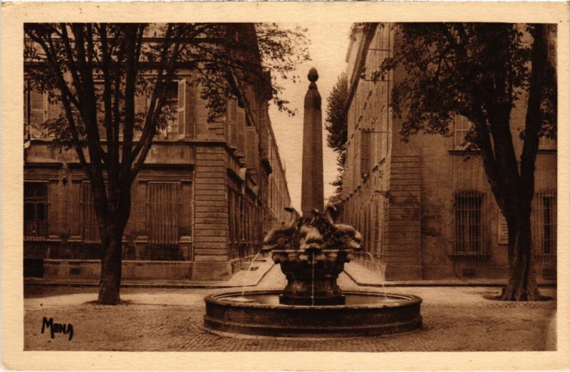 Carte postale ancienne Aix-en-Provence La Fontaine des Quatre Dauphins à Aix-en-Provence