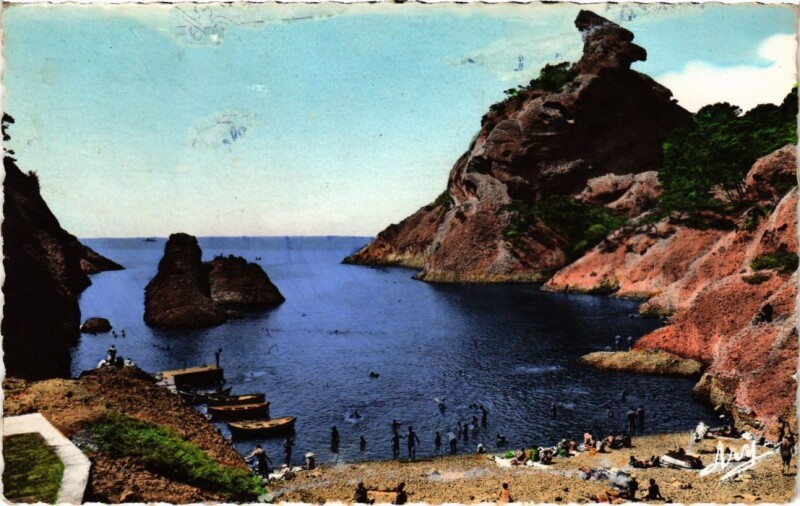 Carte postale ancienne La Ciotat Rocher du Capucin et Calanque de Figuerolles à La Ciotat