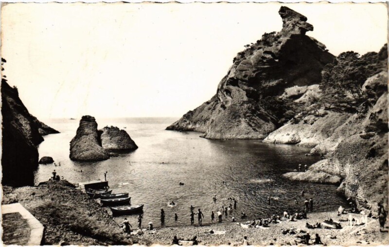 Carte postale ancienne La Ciotat Rocher du Capucin et Calanque de Figuerolles à La Ciotat