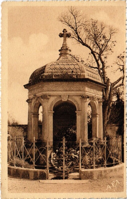 Carte postale ancienne Maillane Tombeau de Frederic Mistral à Maillane