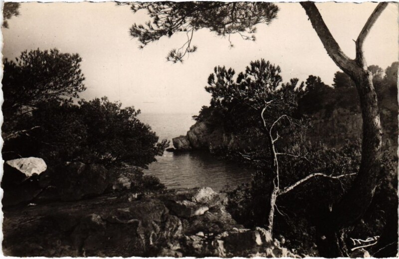 Carte postale ancienne Cassis Entree du Port Miou à Cassis