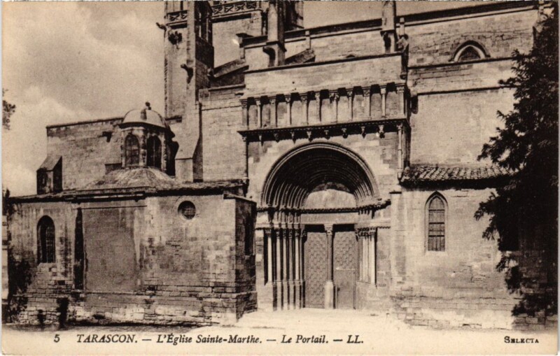 Carte postale ancienne Tarascon L'Eglise Sainte-Marthe - Le Portail à Tarascon