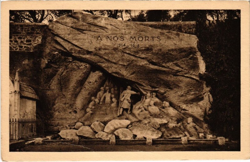Carte postale ancienne Salon-de-Provence Monument aux Morts à Salon-de-Provence
