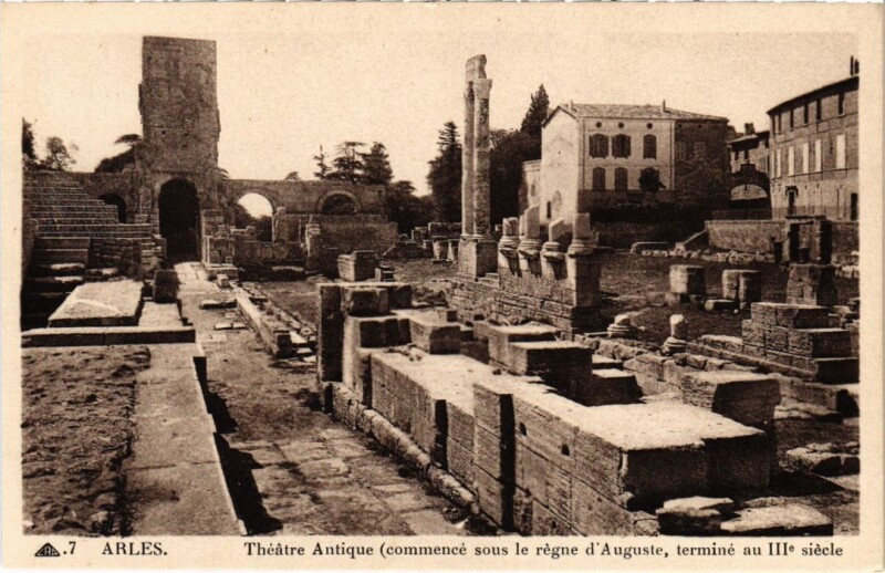 Carte postale ancienne Arles Theatre Antique à Arles