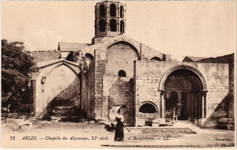 Carte postale ancienne Arles Chapelle des Alyscamps à Arles