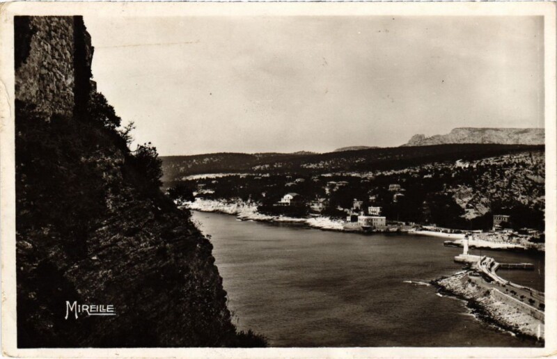 Carte postale ancienne Cassis La Passe Vue du Chateau à Cassis