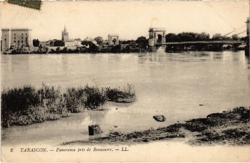 Carte postale ancienne Tarascon Panorama pris de Beaucaire à Tarascon