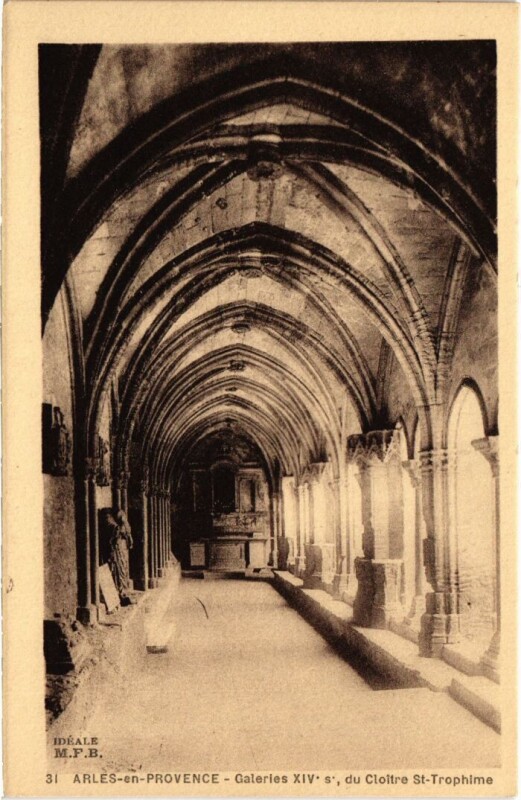 Carte postale ancienne Arles Galeries du Cloitre Saint-Trophime à Arles