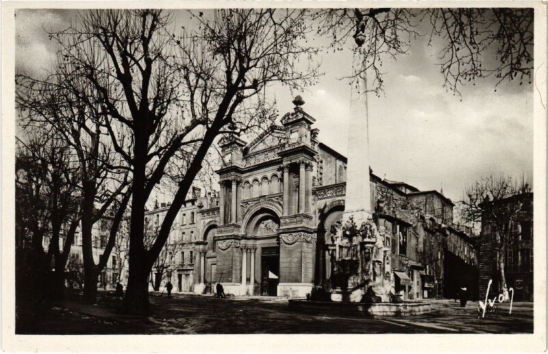 Carte postale ancienne Aix-en-Provence Eglise de la Madeleine - Place des Precheurs à Aix-en-Provence