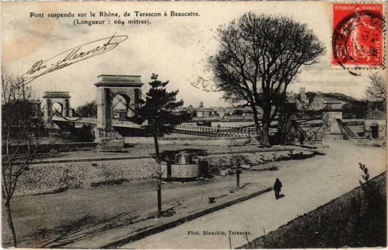 Carte postale ancienne Pont Suspendu sur le Rohe de Tarascon a Beaucaire à Tarascon
