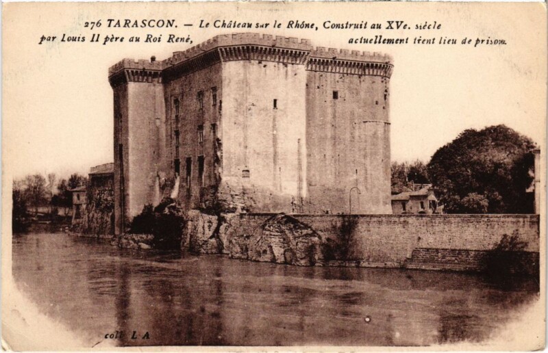 Carte postale ancienne Tarascon Le Chateau sur le Rhone à Tarascon