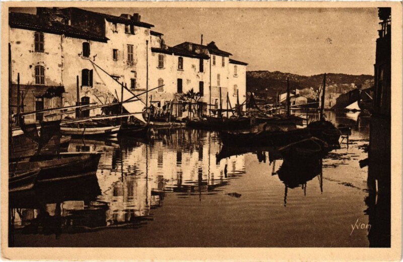 Carte postale ancienne Martigues Harbour Scene à Martigues