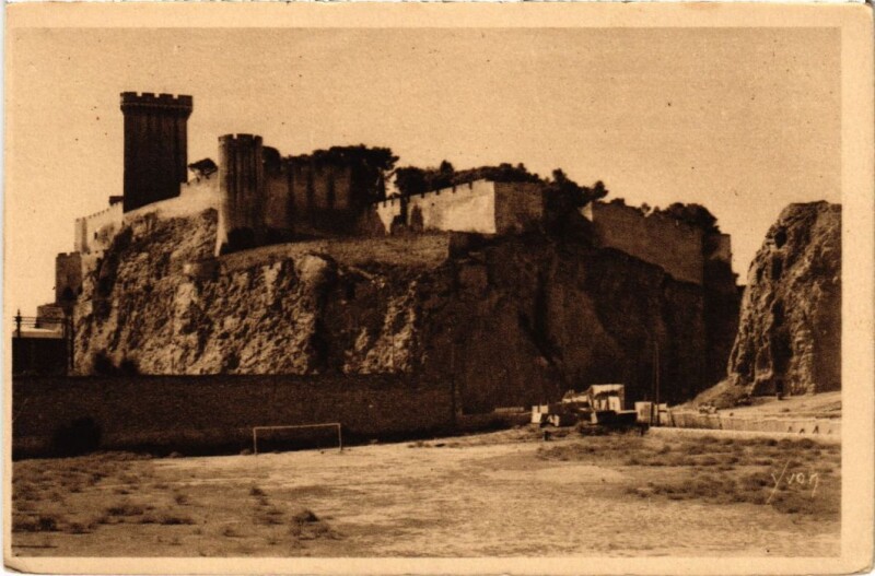 Carte postale ancienne Tarascon Chateau de Beaucaire à Tarascon