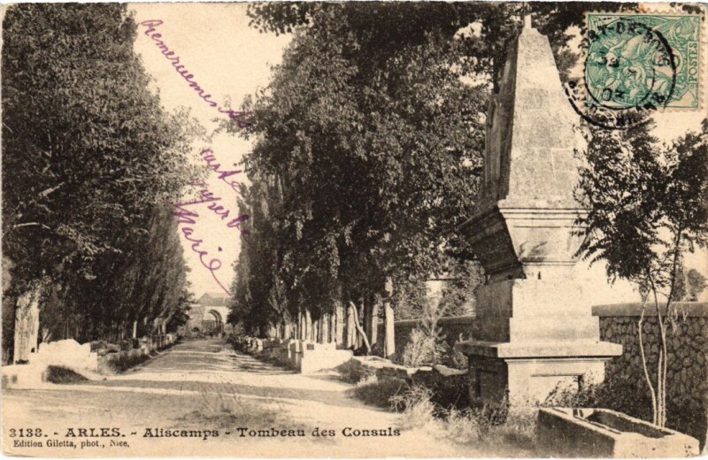 Carte postale ancienne Arles Alyscamps - Tombeau des Consuls à Arles